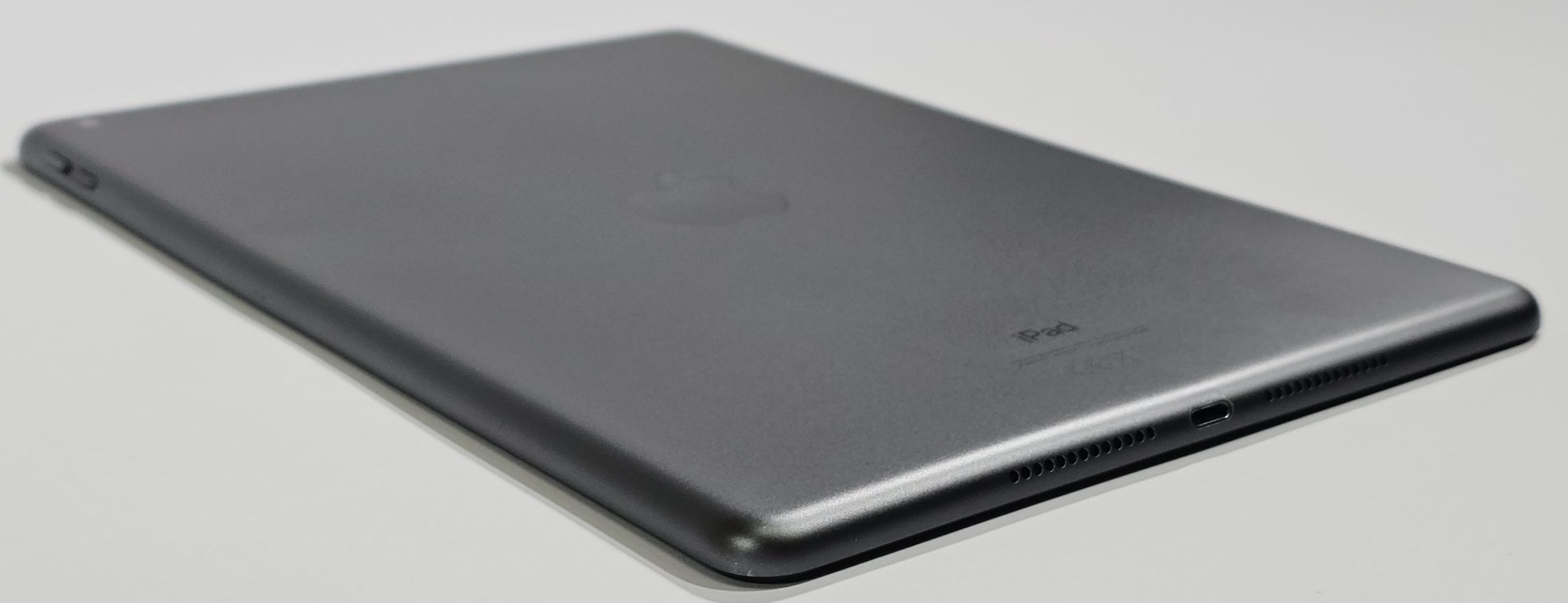 apple ipad 8 (2020) wifi 10.2" 32gb grijs | 2dehands zijkant