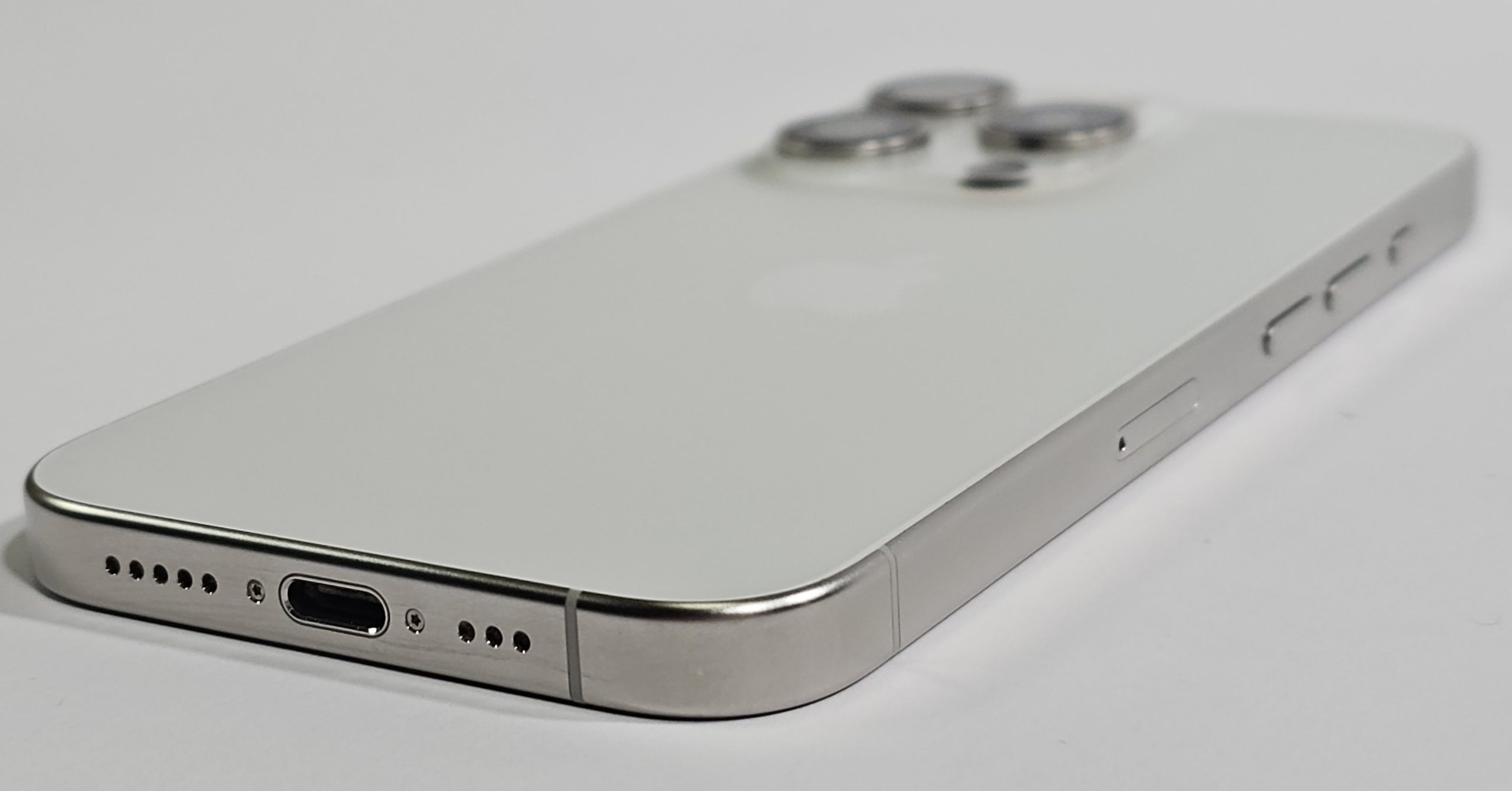 apple iphone 15 pro 128gb wit 90% | tweedehands zijkant