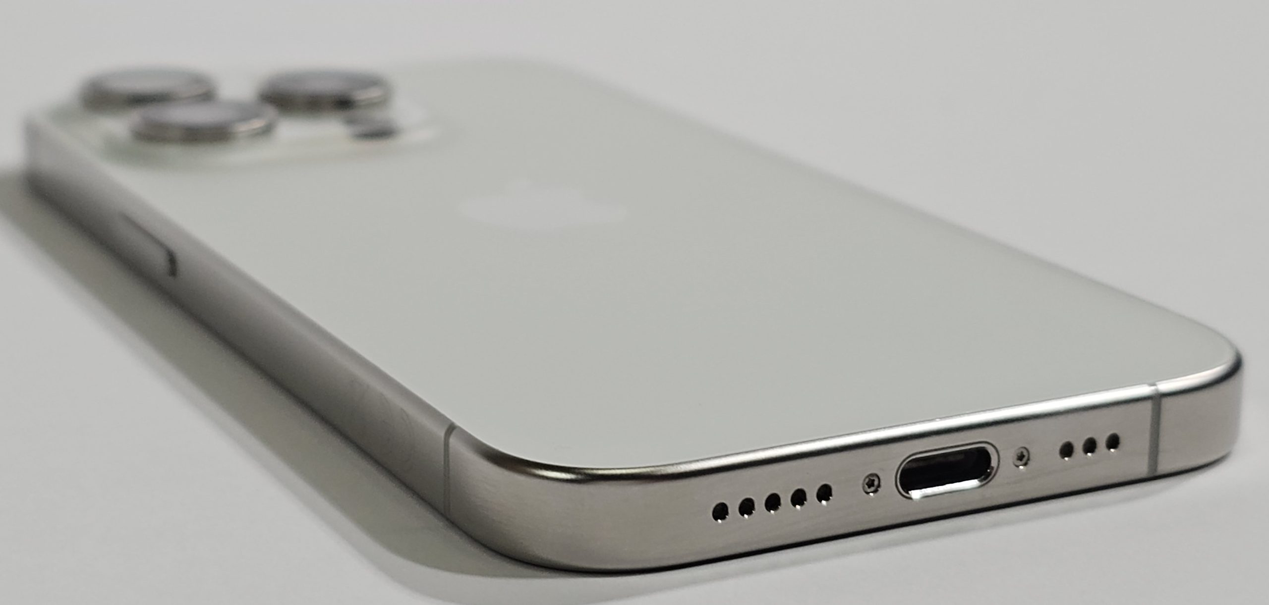 apple iphone 15 pro 128gb wit 90% | tweedehands zijkant