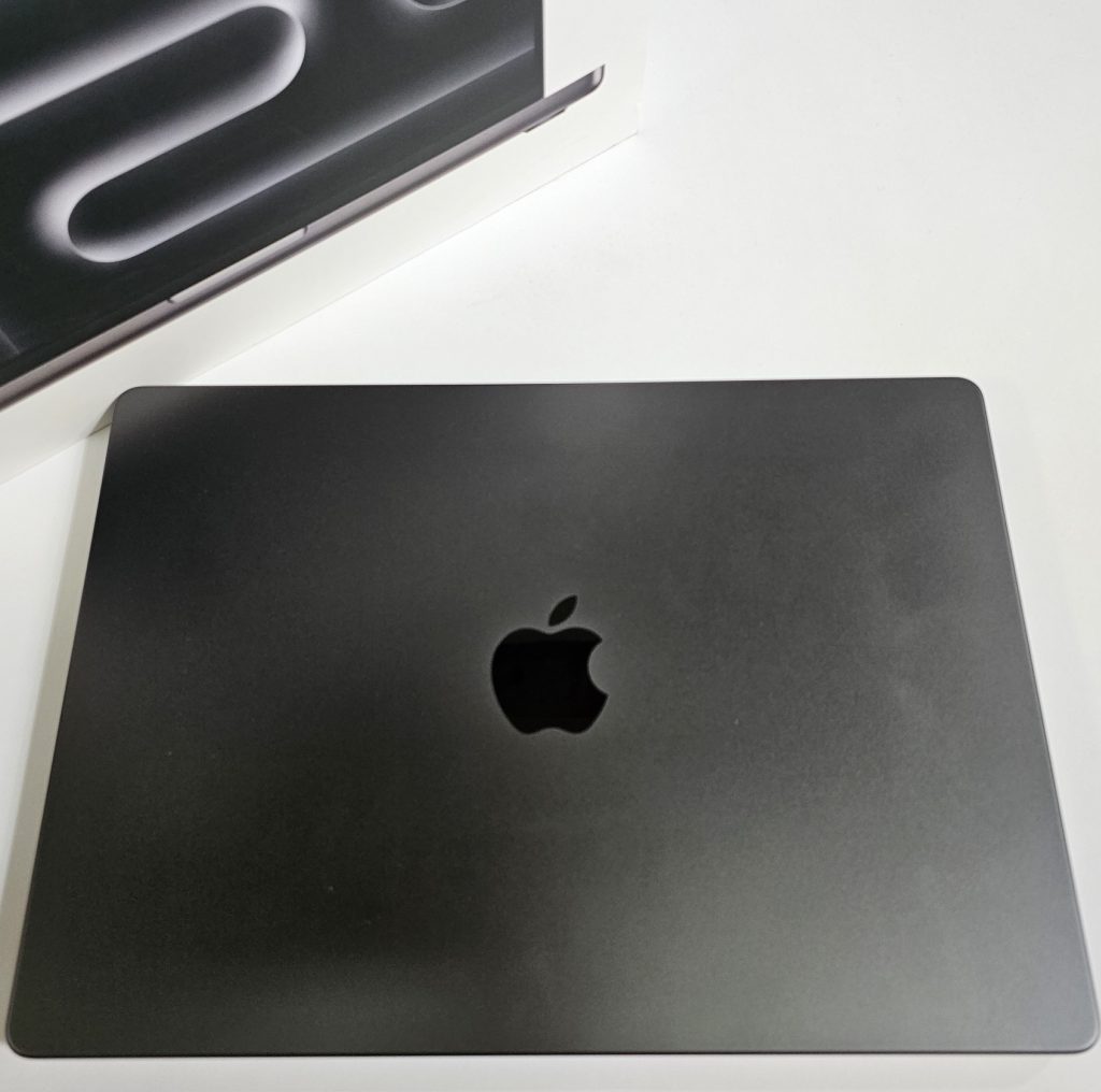 apple macbook pro 2023 m3 pro zwart tweedehands